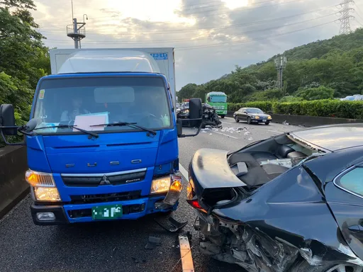 國一南下楊梅路段4車追撞釀2傷　疑駕駛分心和未保持安全車距釀禍