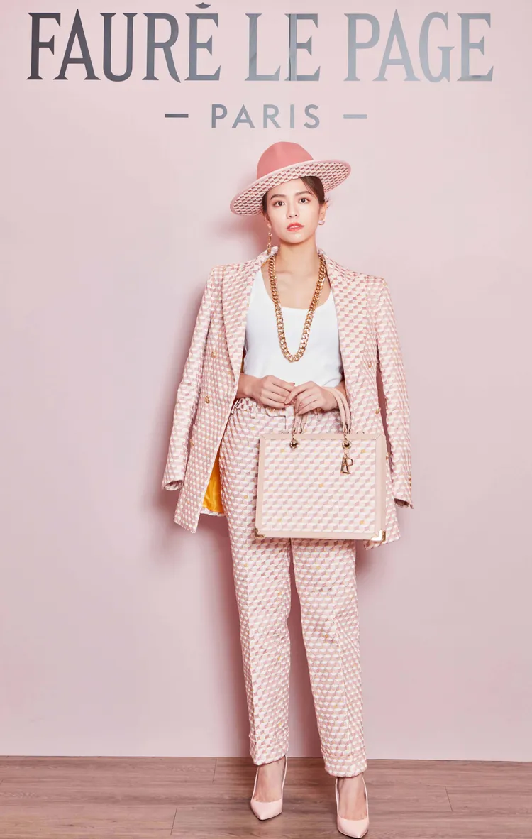 宋芸樺今天身上呼應FAURÉ LE PAGE新品主題的龍麟紋褲裝，是品牌特別訂製的非賣品。品牌提供