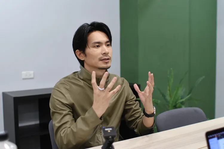 姚淳耀聊天都很努力在分享。鄭孟晃攝