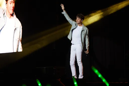 李聖傑大馬重唱2次《你那麼愛他》險釀千人暴動　3度衝下台、情歌攻勢重擊粉絲心臟