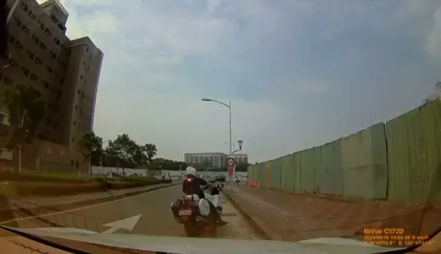 葉姓民眾被警方攔停開罰。江和樹提供