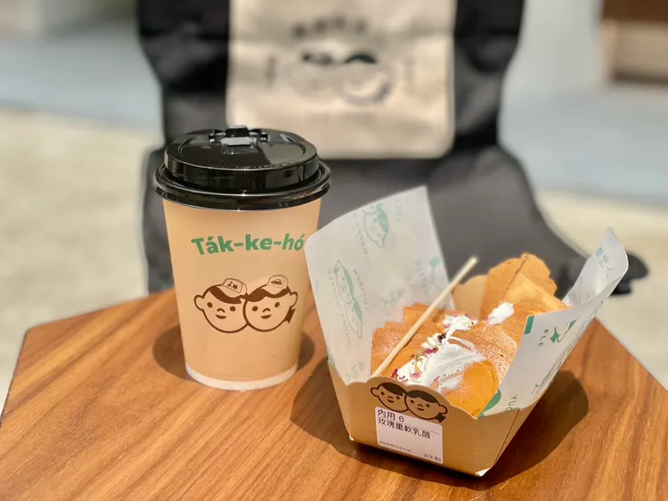 假期限定「玫瑰重軟乳酪」鷄蛋糕與飲品。曾仲葳攝