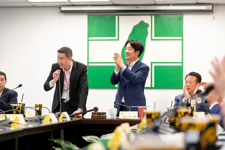 賴清德與嘉義鄉親座談，有知情人士透露，桌上的飲料還是全糖。民進黨提供