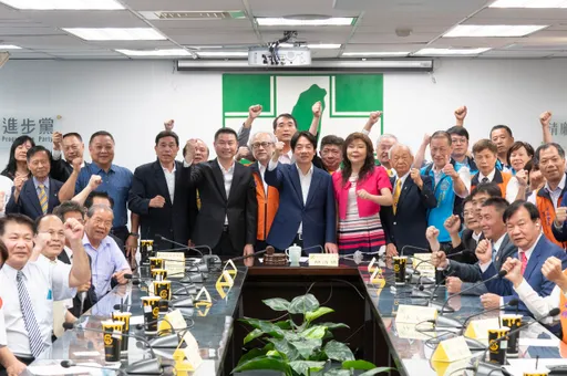 侯友宜刚被国民党征召!赖清德踩场他家乡 嘉义旅外同乡会高喊「冻蒜」