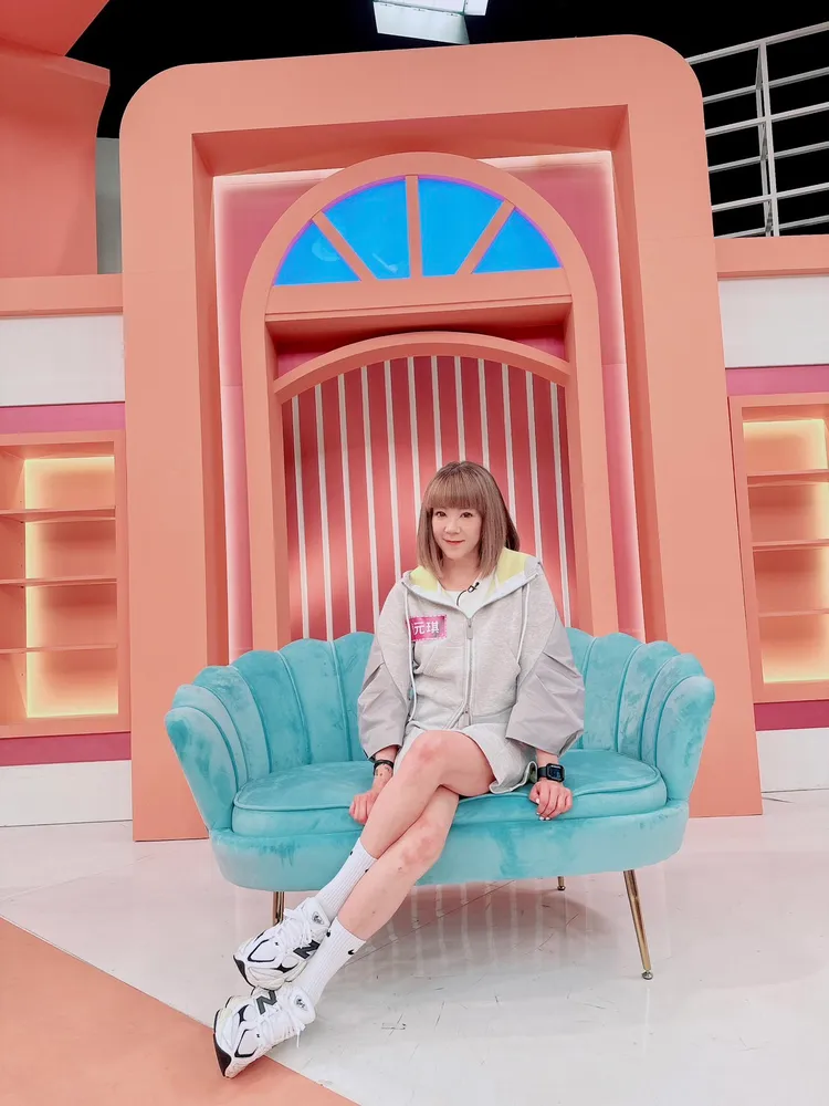 她瘦到彷彿回到少女時期。《姊妹亮起來》提供