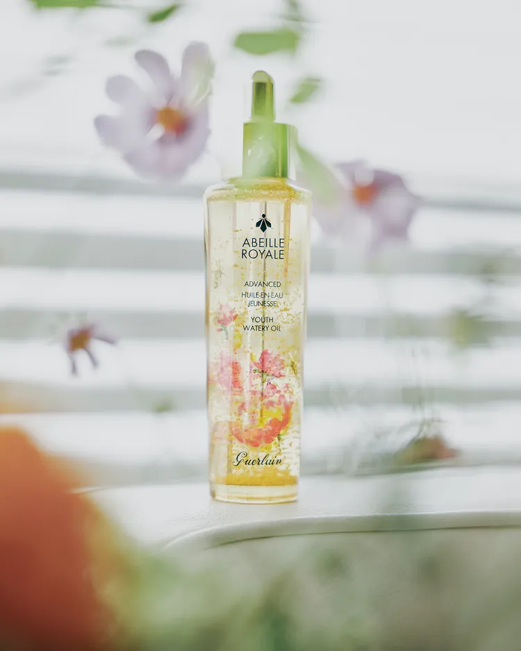 嬌蘭皇家蜂王乳平衡油BEE藝術聯名版，於官方線上旗艦店獨家限量販售，50ml／5500元。品牌提供