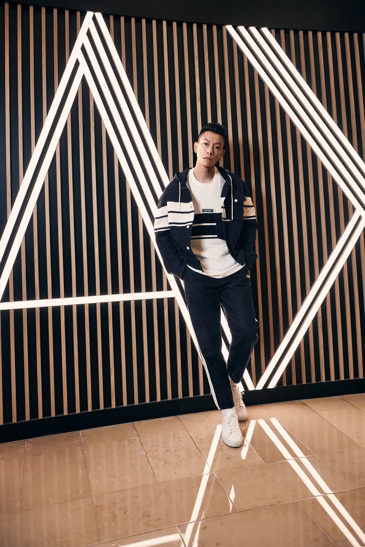 瘦子演繹A|X Armani Exchange春夏系列，外套1萬6280元、上衣4980元、褲子9680元。品牌提供