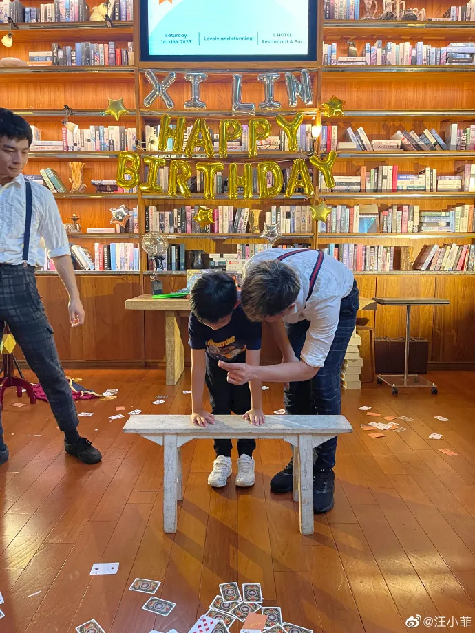 汪小菲在微博發的照片未曝光兒子正面照。翻攝汪小菲微博