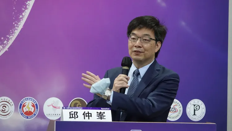 邱仲峯論及專業領域，逐漸恢復神采。莊宗達攝