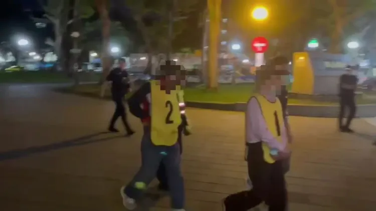 警方將賭客帶回警局。三重警分局提供