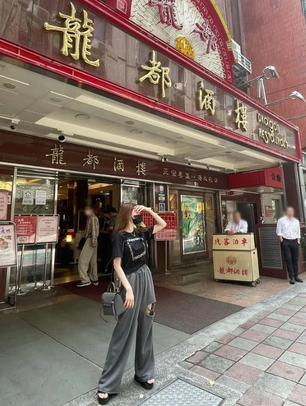 本月初相澤南在台北烤鴨餐廳大啖美食。翻攝自相澤南IG