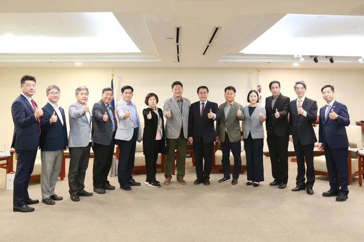 雙方相見歡，期盼二個城市未來能有更多合作與交流。市府提供