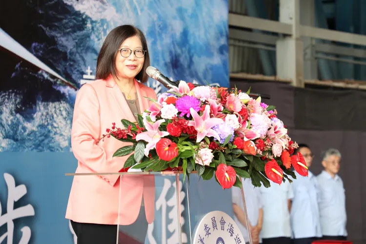 海委會主委管碧玲說，海巡署巡防艦發展計畫交船進度達50%。海委會提供