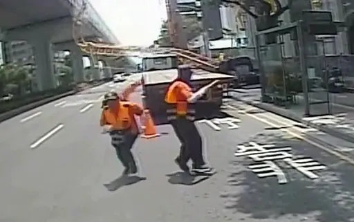 中捷列車撞吊臂釀1死10傷 墜落瞬間影片曝光!義交狂奔逃命