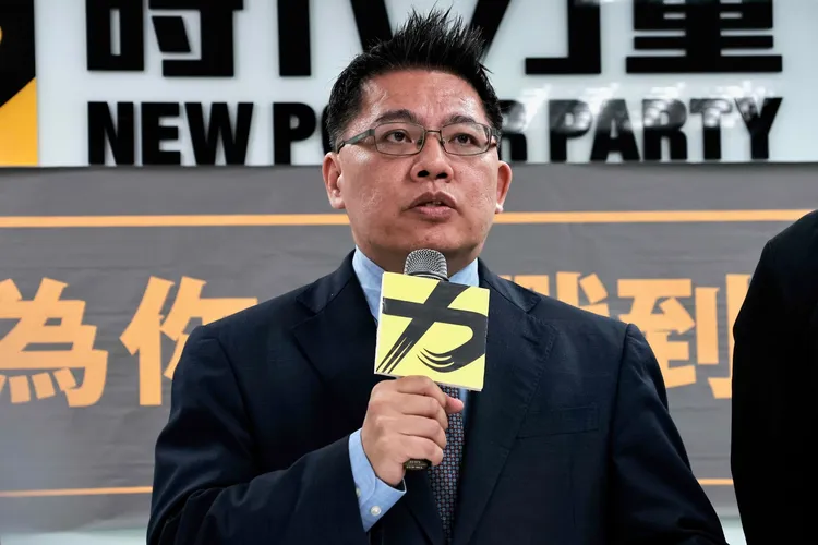 邱顯智直言，對手鄭正鈐在民生等議題鮮少發聲。施昂強攝