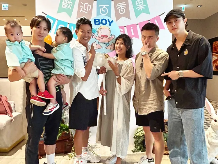 阿緯（右二）是團員中唯一有女兒的爸爸，得知威廉的小孩也是男孩時，忍不住翻白眼。翻攝威廉臉書