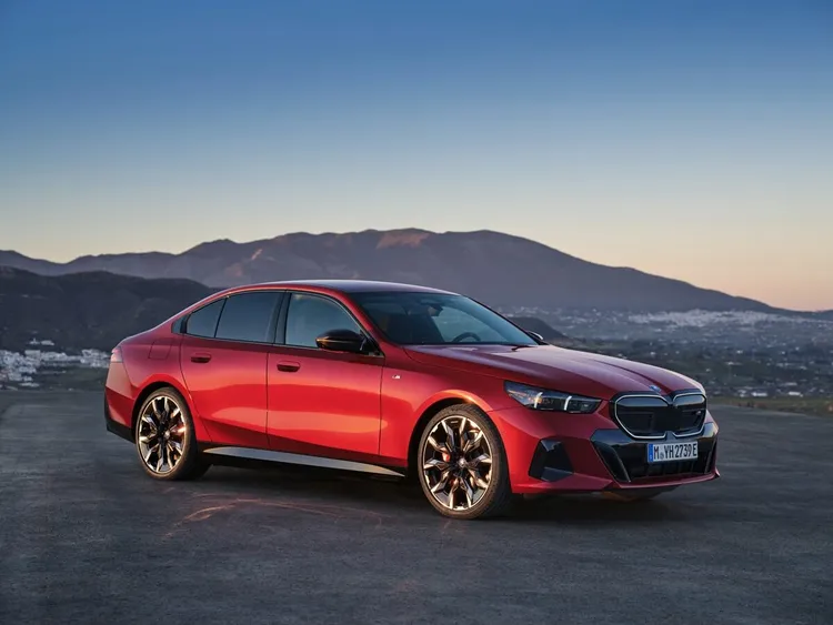 性能版的i5 M60 xDrive採雙馬達四輪驅動配置，最大馬力高達601匹，0-100km/h加速只需3.8秒即可完成。原廠照片