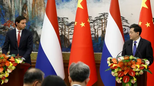 荷中外长会晤针锋相对　不满北京干预威胁记者