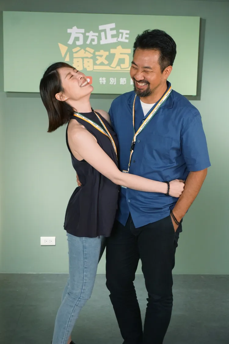 黃健瑋（右）和蔡亘晏夫妻合體甜蜜互動。大慕影藝提供