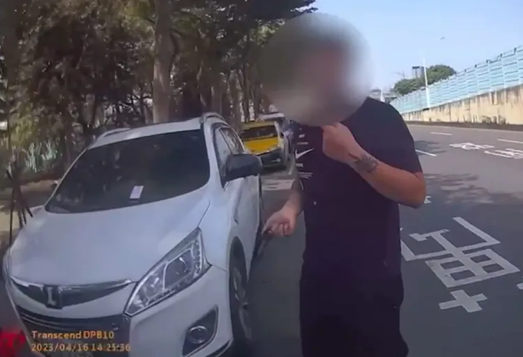 詹男起先假意配合調查。翻攝畫面