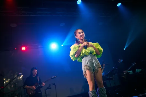 艾薇22歲離鄉闖蕩歌壇 離家一年吃家鄉媽媽味解鄉愁