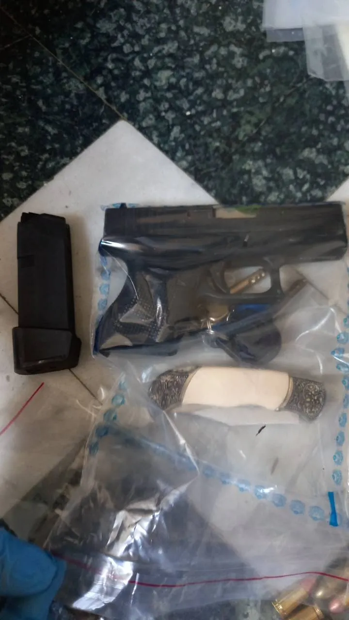 警方起獲槍枝及子彈。翻攝畫面