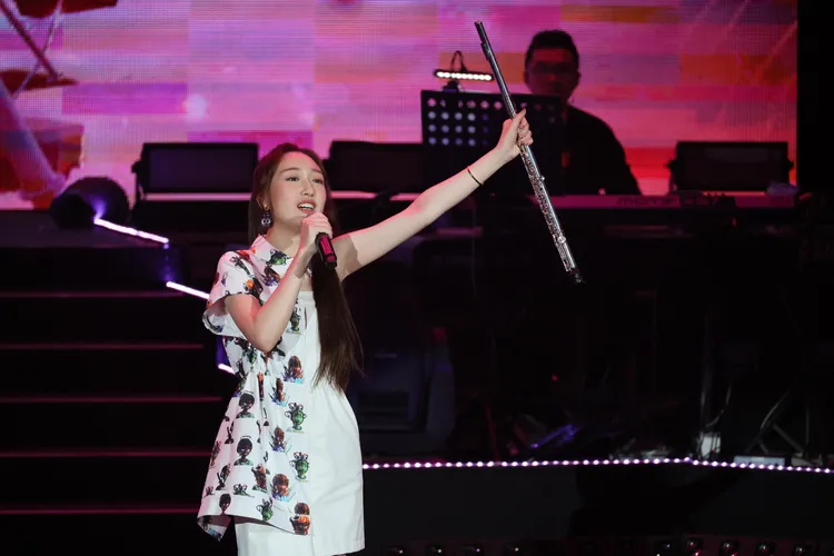 香奈兒嘴甜感謝「翊君姊姊」讓她有機會上台。鄭孟晃攝