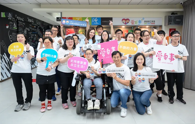 曾馨瑩不遺餘力投入公益活動。永齡提供