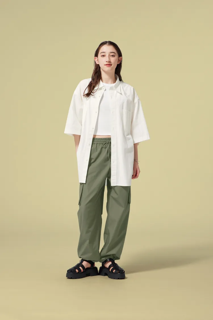 Casual Friday的穿搭可以輕鬆但不能隨便，GU推薦穿上時下最流行的工裝風，不管是潮男潮女都能輕鬆駕馭襯衫穿搭。業者提供