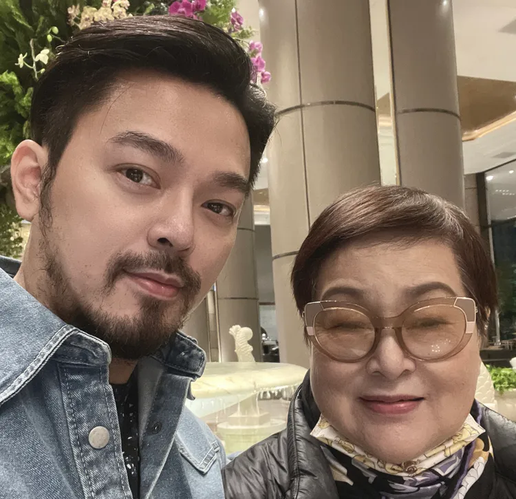 Ivan Lee跟媽媽生前的母子合影。兆京國際提供