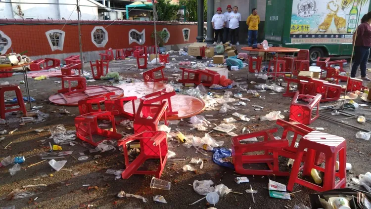 現場一片混亂。翻攝自爆廢公社