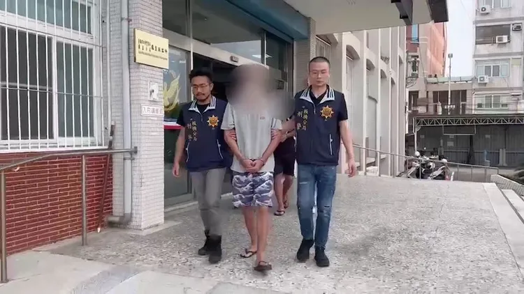 警方將梁男、林男移送。板橋警分局提供