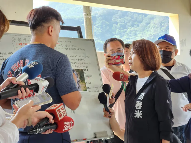 周春米呼籲民眾盡量不要在梅雨或汛期期間從事登山活動，以避免撼事發生。屏縣府提供