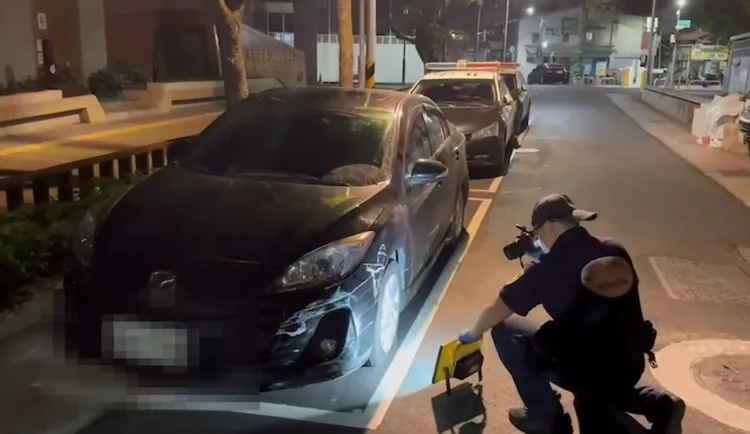 警方勘查游男轎車。翻攝畫面