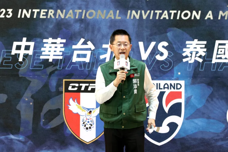 郭添貴秘書長呼籲大家一定進場支持，支持台灣足球運動發展。運發局提供