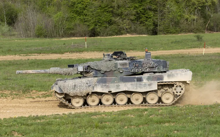 德國將援烏30輛豹式坦克；圖為瑞士的豹式坦克。路透社