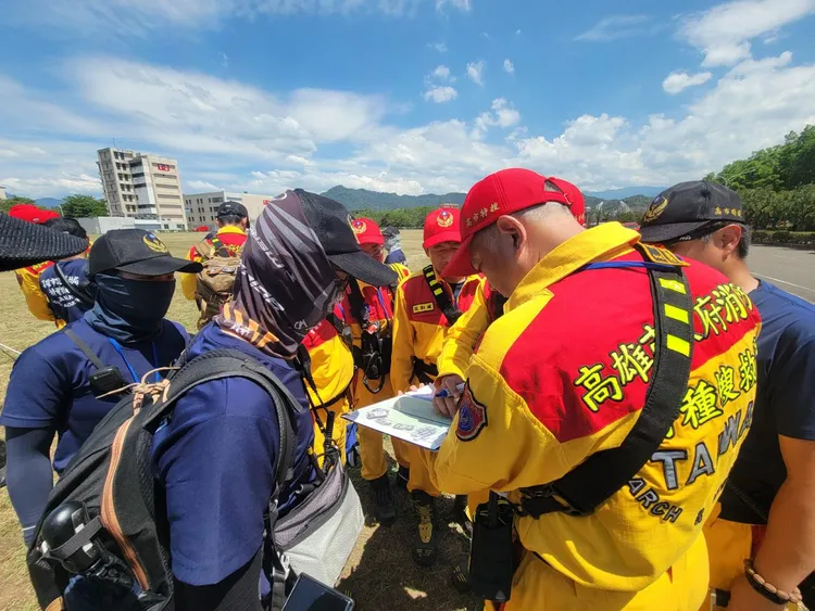 高雄市消防局特搜隊今日通過「搜救能力分級認證(NAP)」，取得國際人道救災輪值資格。消防局提供