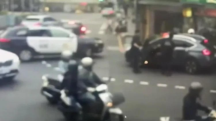 警方攔下嫌犯車輛當場逮捕。樹林警分局提供