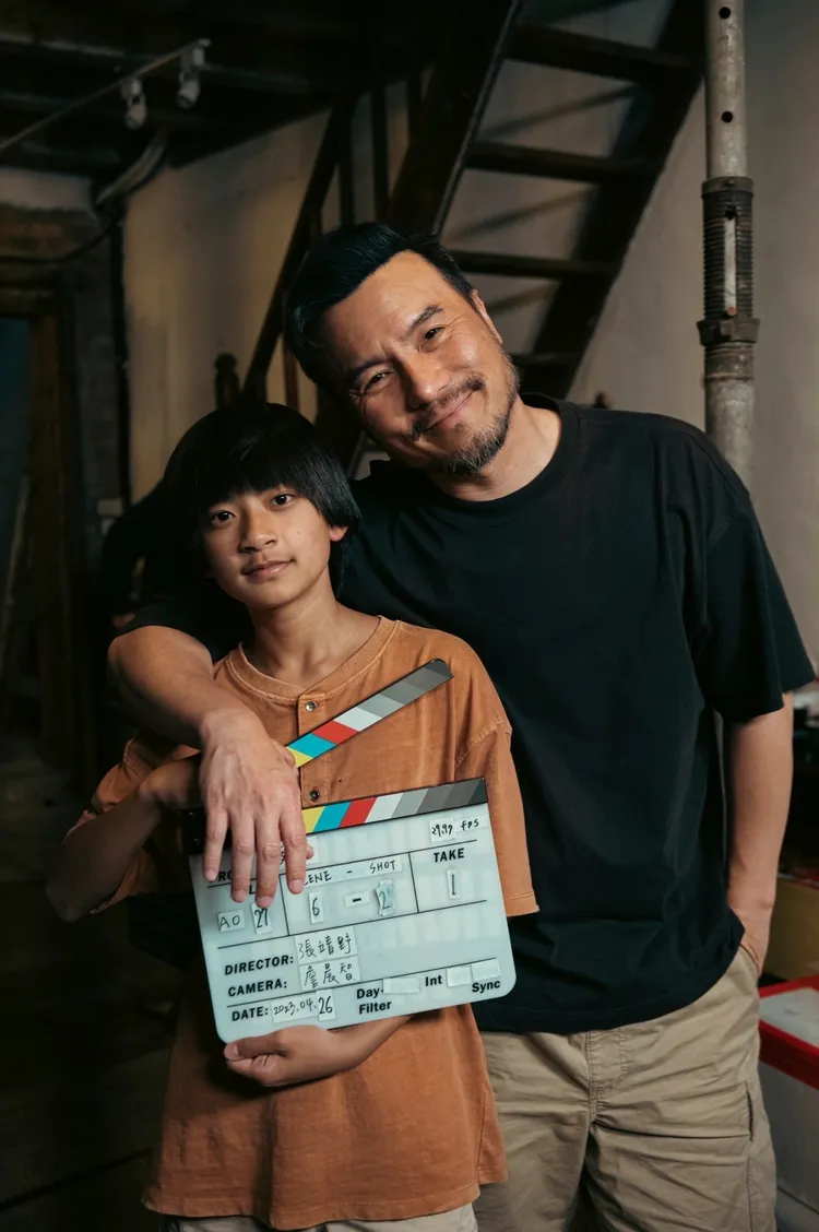 李銘忠（右）稱讚童星葉泓毅很聰明。公視台語台提供