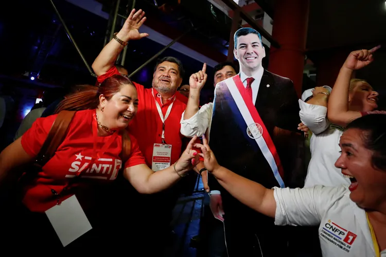 潘尼亞的支持者開心慶祝。路透社