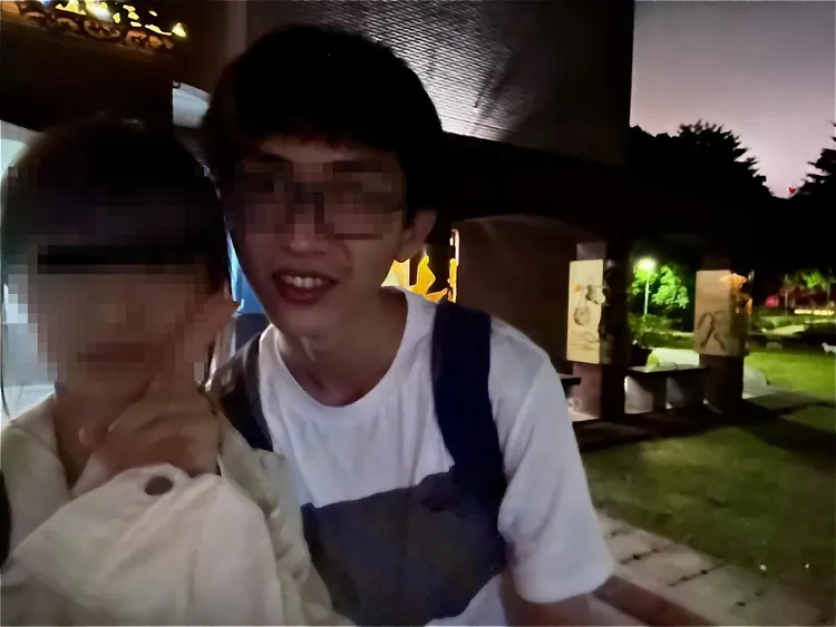 家長PO出女兒被王師帶到公園幽會照片。翻攝自臉書「爆料公社」