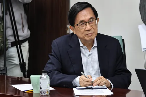 保外就醫剛展延3個月！陳水扁今再北上參加研討會　認真狂抄筆記