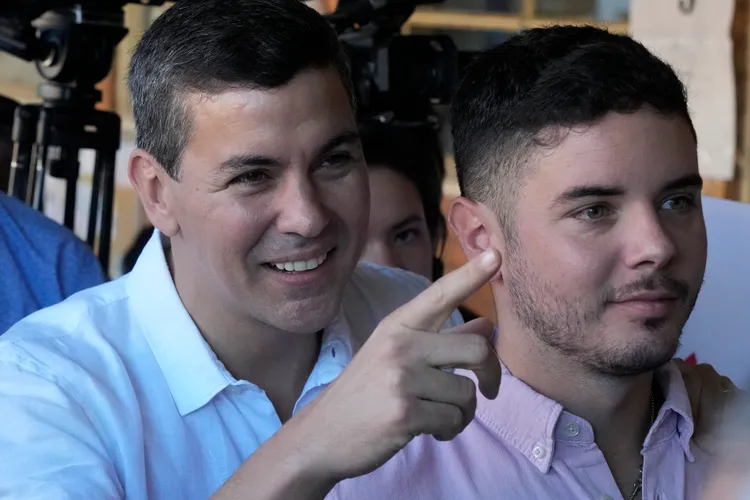 潘尼亞與兒子。美聯社