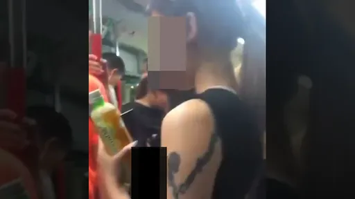 女乘客「無罩搭地鐵」霸氣側露 慘被旁人拍下走光片