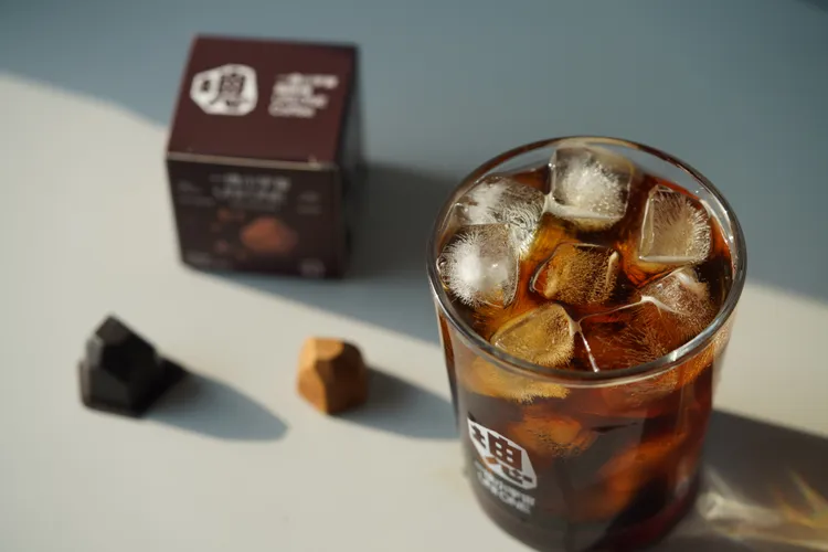 瞬間急凍的凍乾塊咖啡能保留咖啡與對人體有益的微量元素、蛋白質。業者提供