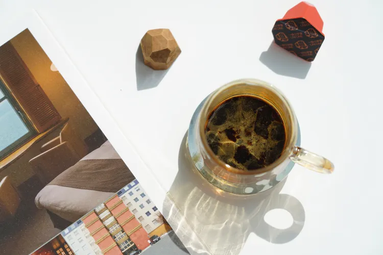 無論使用熱、冷、冰液體，都可以在15秒內，將凍乾咖啡塊，轉換成專屬調飲。業者提供