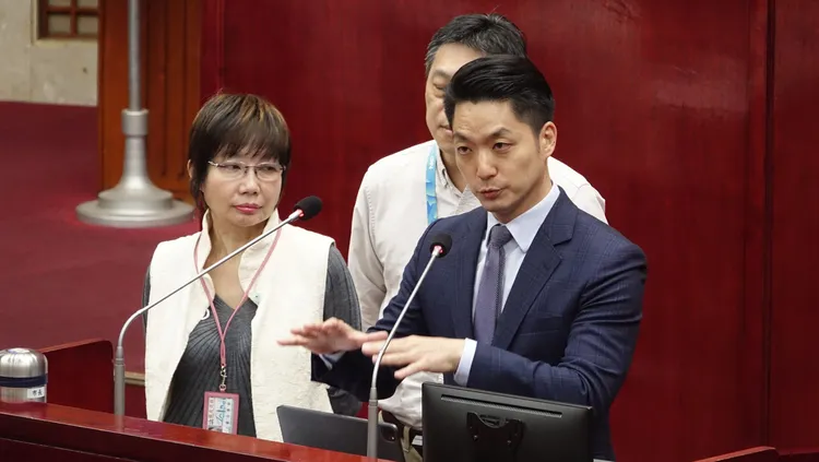 蔣萬安表示，全面免徵措施還有待研究，會跟居民溝通、向中央反應，兩周發文給中央。莊宗達攝