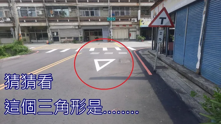 讓路線通常設在支線道的路口。警方提供