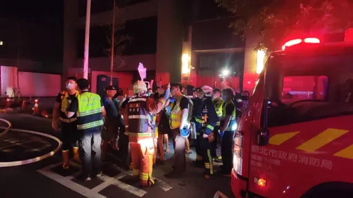 新北五股民宅凌晨突窜火 警消灌救疏散22人