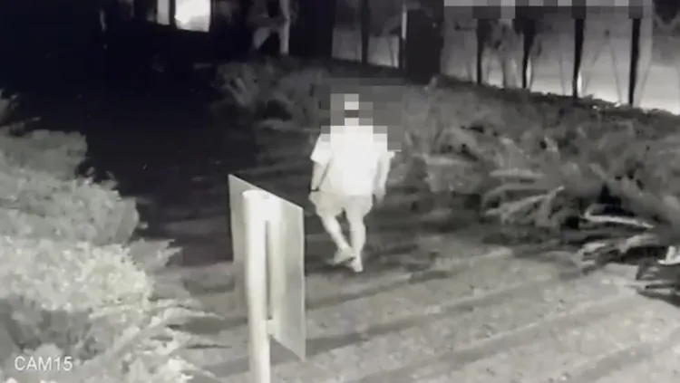 夏男一路尾隨女大生。翻攝畫面